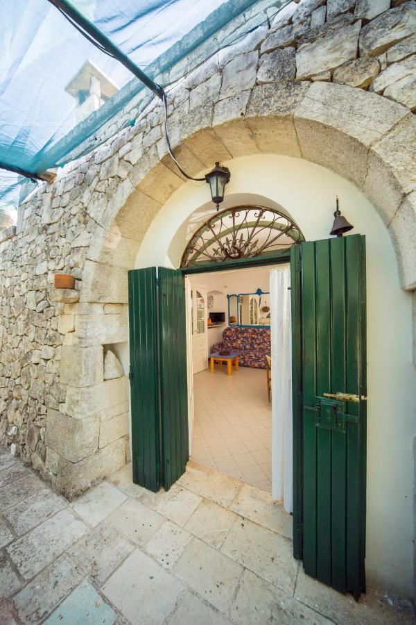 Trulli Girasoli E Viole Cocolicchio Exterior foto